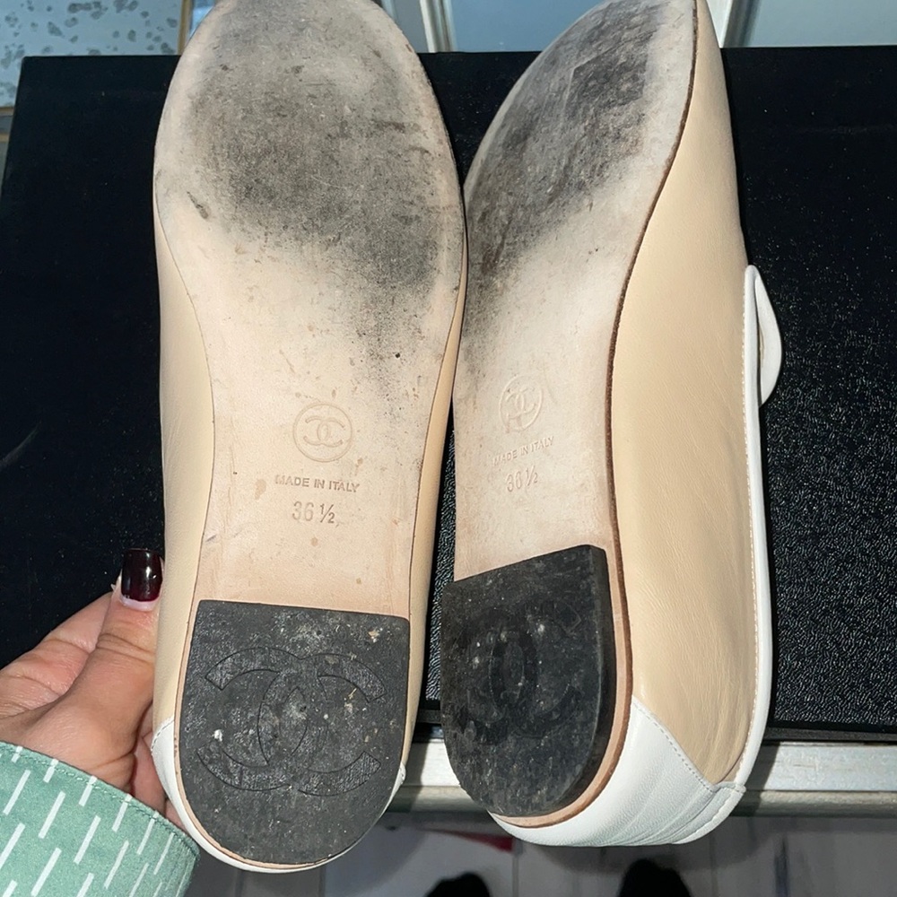 CHANEL Loafers in Lambskin size 36.5 - Picture 2 of 13